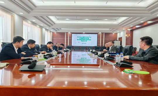 封面：：：王岩董事长向双阳区委区政府向导汇报事情（调解一下清晰度 图片摆正）_副本.jpg